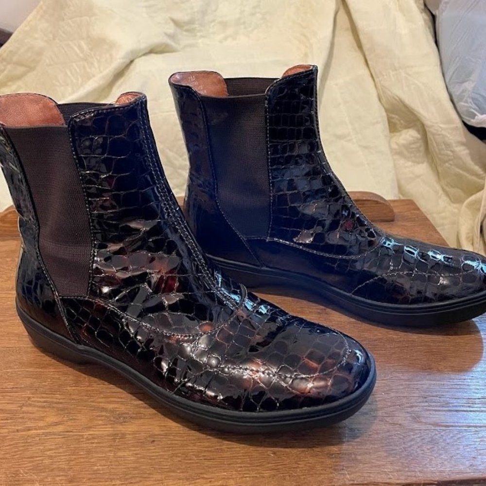 Sperry Topsider Patent Leather Alligator Pattern Ankle Boots